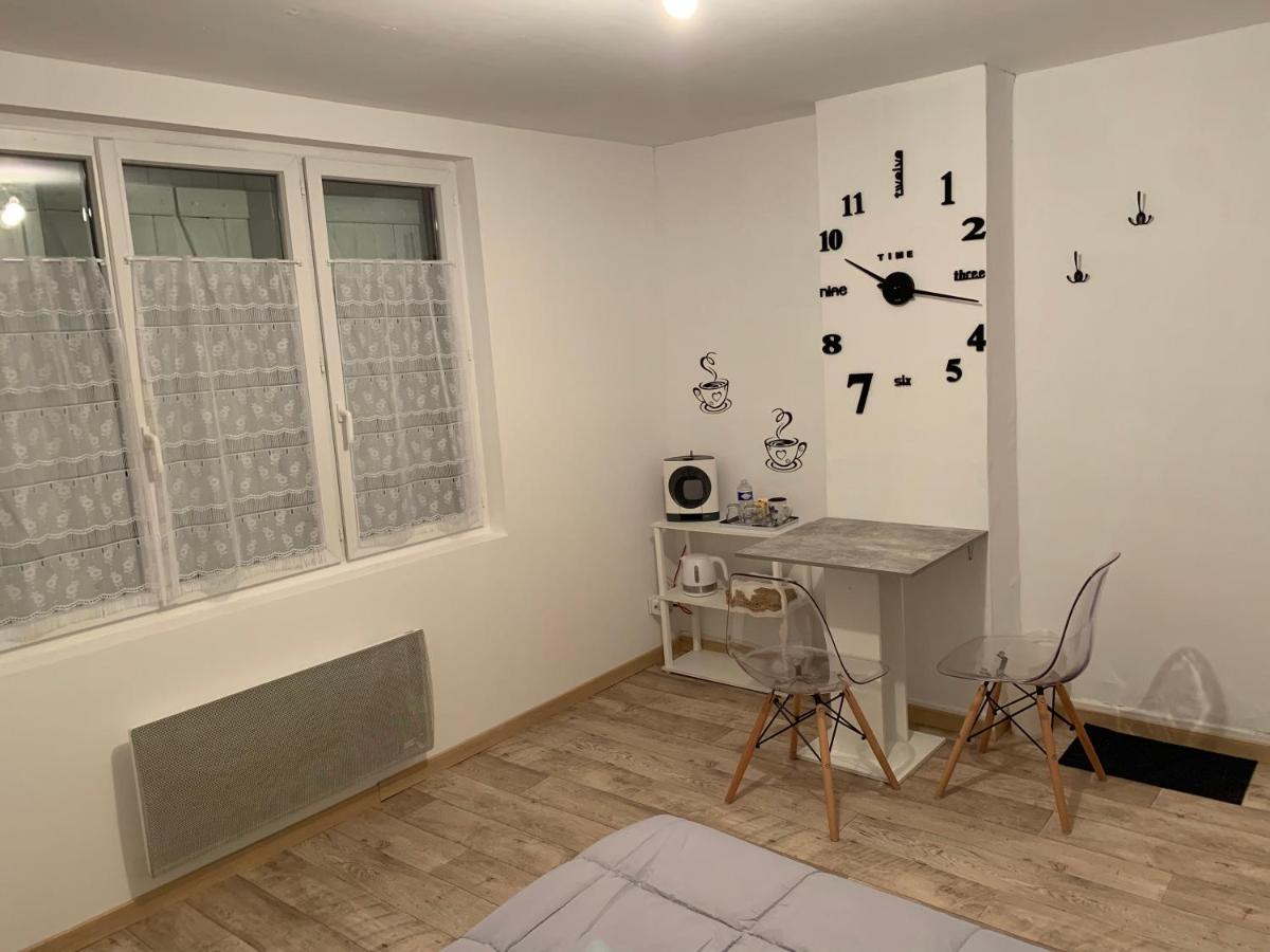 Studio Ideal Travail, Famille, Tout Y Est … Apartman Dompierre-sur-Besbre Kültér fotó